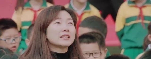 吐槽|儿子当众“吐槽”爸妈偏心妹妹,看到妹妹脸后,网友:是我也偏心