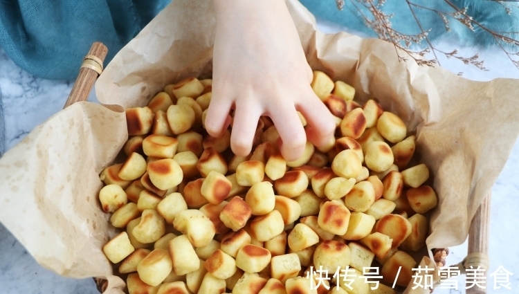 健康|面粉里加2个鸡蛋,不用蒸不用炸,健康好吃,女儿一口一个停不了