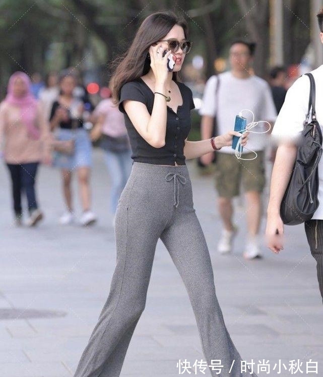 搭配 黑色低领上衣搭配高腰休闲裤，简约时尚，青春靓丽