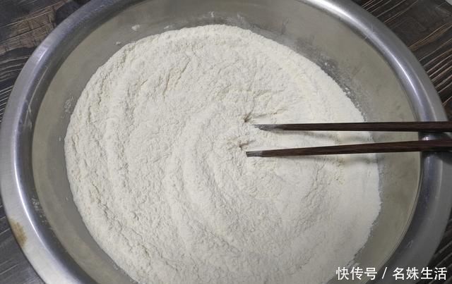 奶奶用了一辈子的烙饼做法,外焦里软,凉了不硬,比饭店卖的好吃