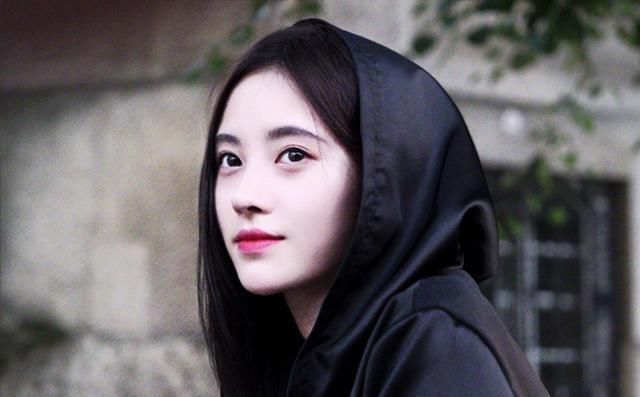 美术学院@她画20幅人头像,收获200万粉丝,网友羡慕,专家:全靠打印机