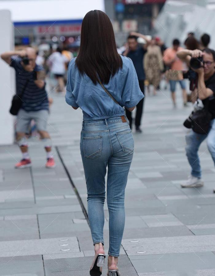 牛仔裤 小姐姐衬衫搭配牛仔裤, 让你美得从容又大气, 穿起来舒适时尚