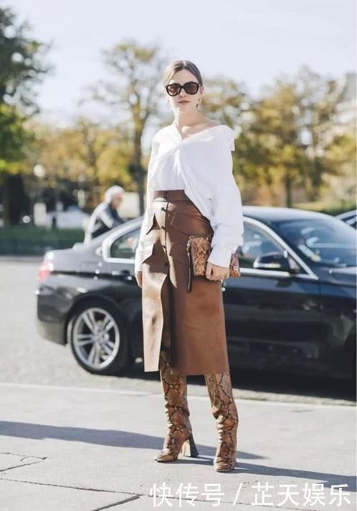 衬衫塞进裤腰过时了，如今流行这4种“穿法”，时髦显瘦还高级