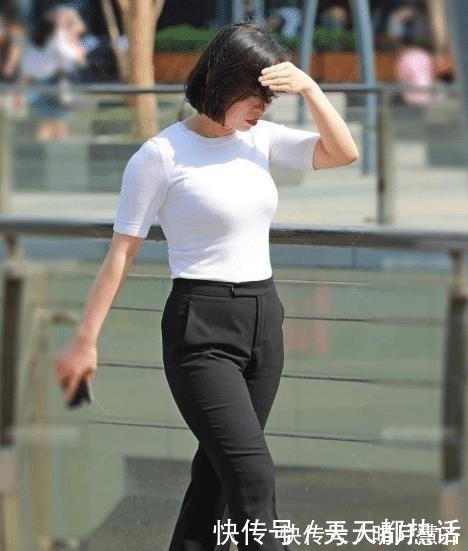 黑白衣着|美女一身黑白衣着,经典时尚,尽显成熟魅力