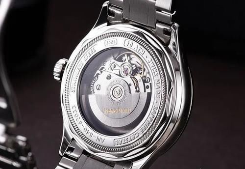 朋友想买一块男机械手表，什么品牌好？1万左右！哪里买正品？