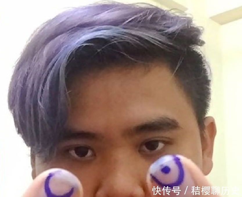 手指|小哥哥cos波罗斯,仅用了两根手指,就画出“宇宙霸者”