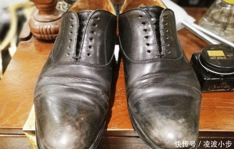 家里的皮鞋脏了千万别扔,一个小物件,就能够解决问题