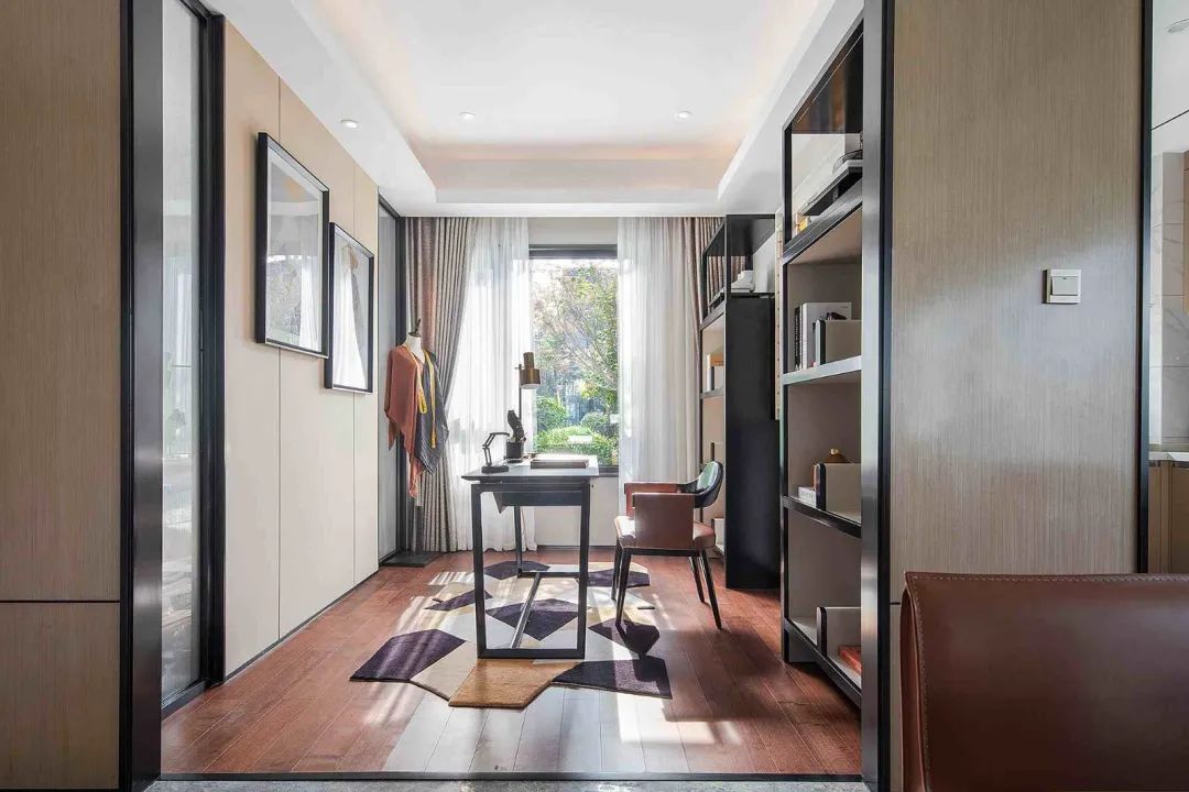 布置|122㎡现代时尚,心灵手巧的女主,在家布置工作台,做起针线活