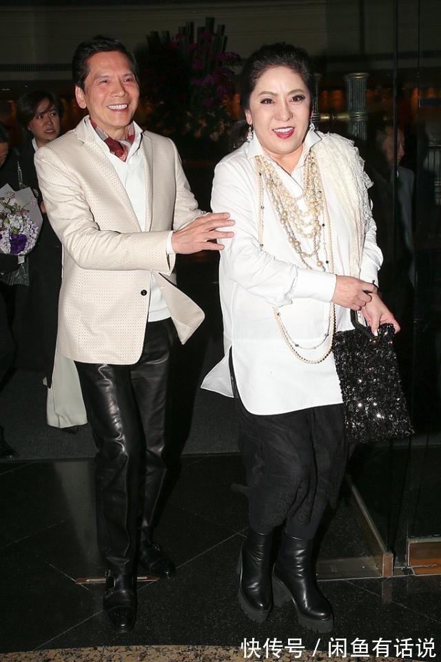 造型|向太真没法低调,穿白衬衫挂一大堆珍珠项链,一看就是高级贵妇