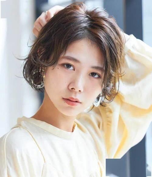 奶茶米棕or鲜艳橙红，给春天点颜色看看