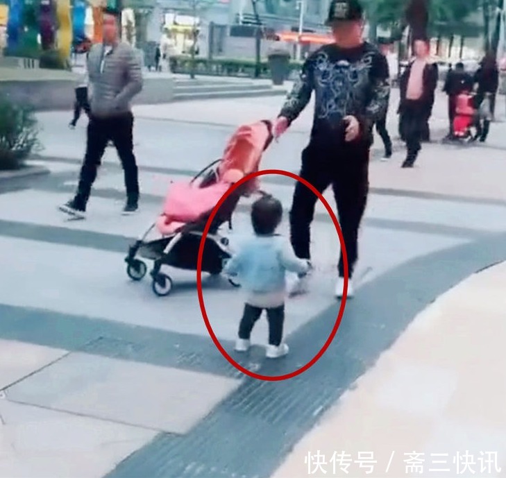 哄娃|萌宝跟妈妈一起出门逛街,突然看见了“爸爸”,画面却尬了