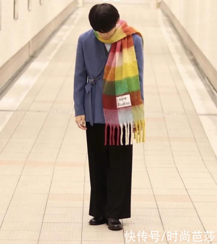  围巾|会挑围巾的女孩，衣Q不会太低，比如Jennie