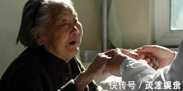 幸福指数|老人活到多少岁算长寿实话实说活到这个岁数,幸福指数比较高