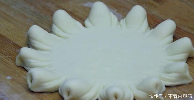 过年不能少了枣花馍，教你2种方法，一个比一个简单，好看又好吃