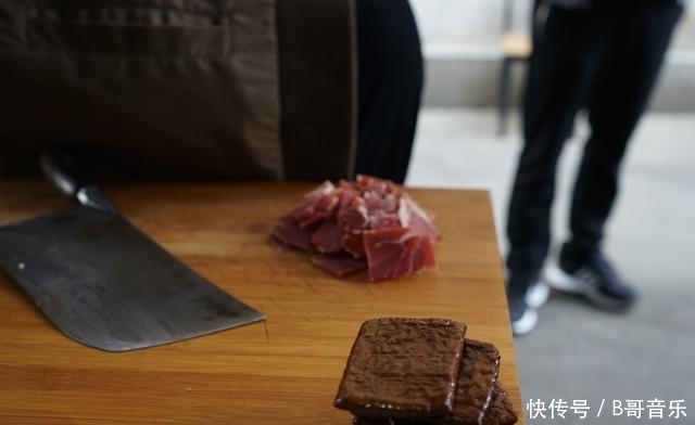 藏在破巷中的私房菜,五张桌子,一天营业两小时,想吃要提前预约