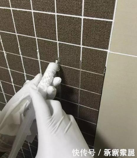 啫喱|马桶和洗脸池周边的玻璃胶发霉发黑教你几招，缝隙干净如新