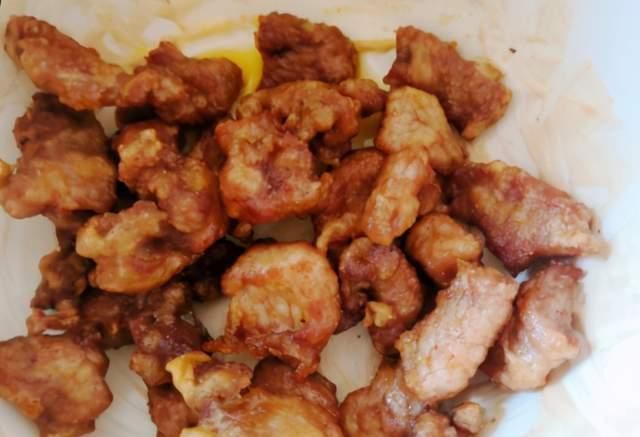 烧茄子|烧茄子时,不可直接放油,大厨说多加1个步骤,茄子不发黑不吸油