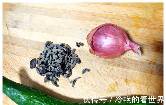开胃小凉菜|夏天在家做开胃小凉菜，清脆爽口低脂低油，一大盘成本不到3块钱