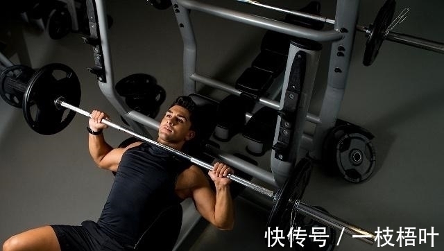 训练|如何用哑铃有效的锻炼全身肌肉?简单实用,速速收藏