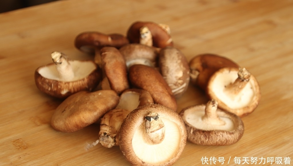  区别|一样是香菇，干香菇和鲜香菇有啥区别？知道以后别再乱买了