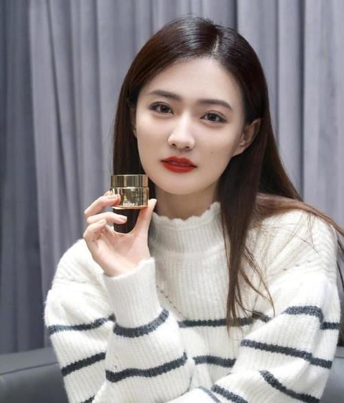 女生常见脸型分几种,瓜子脸不是最美,尤其第2种,化妆也难拯救