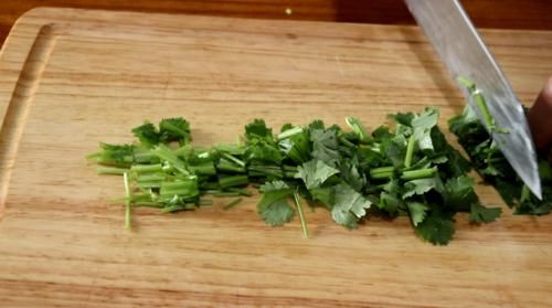 皮蛋豆腐别只会凉拌，这样做成汤羹，细腻爽滑，营养又美味