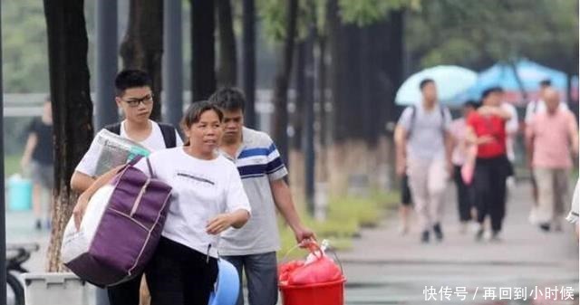 大一去学校时，被褥应该自己带还是在学校买过来人告诉你经验