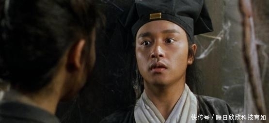 才子出上联“两个荷包蛋”,下联不会对,最后被老板一句话点醒