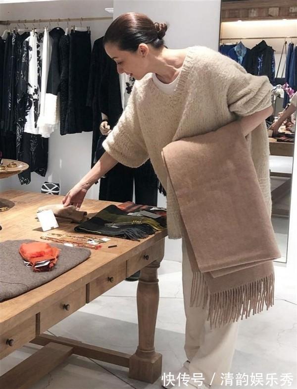 半身裙 看看日本主妇的穿搭,你会明白:50岁也可以优雅精致