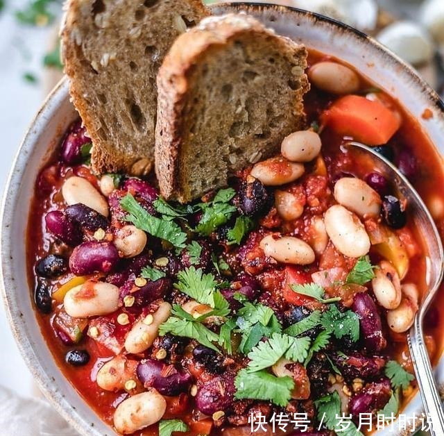 汉堡、蛋糕、披萨……素食主义者的餐桌远比你想象中丰富多彩