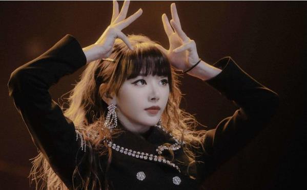 许佳琪|孔雪儿的偶像包袱有多重?参加儿童综艺节目,穿着“暴露”惹争议