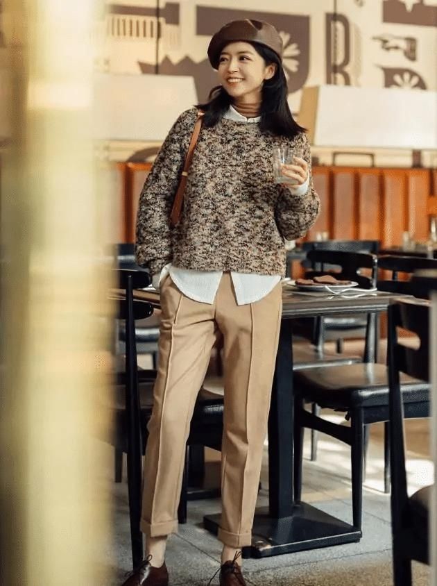 真正有品位的女人，尽量少穿黑裤子！学三木这样穿，时髦又好看