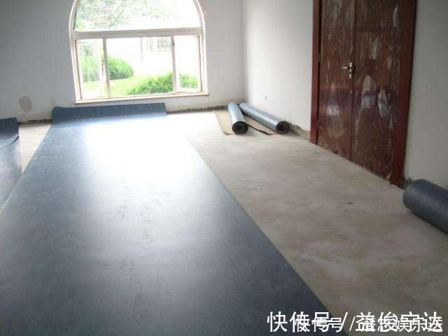 地板|家里不要铺瓷砖和木地板了，现在都流行装这种，防滑又美观