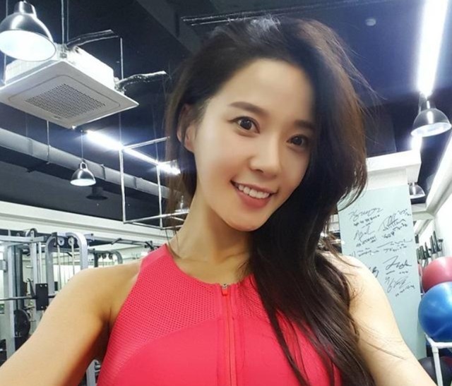 妈妈|49岁奶奶被误认为是孙子的妈妈,因“太年轻”走红,爷爷不放心了