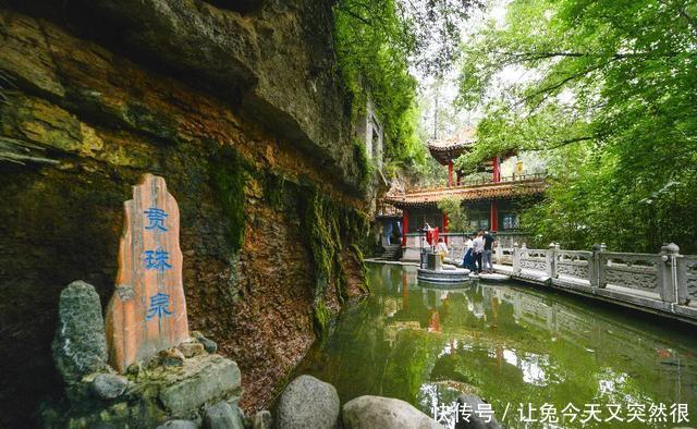 崇信龙泉寺，流水潺潺、曲径通幽……