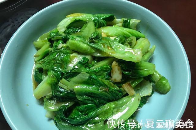 炒青菜时,出水多不爽脆牢记3个窍门,炒出来的青菜脆嫩不出水