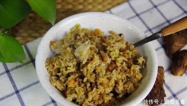 家人没胃口,教你用香芋做一锅焖饭,香味扑鼻,上桌吃3碗,好吃