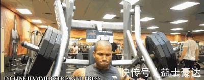 杠铃|动作幅度越大,胸肌中缝越深,几个方法打造沟壑般的胸肌中缝