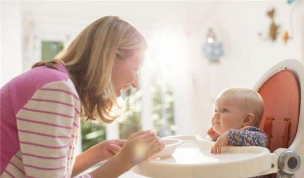 宝宝|两岁宝宝成“万人迷”,路人纷纷拿手机拍照,这发量太让人羡慕