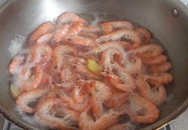 白灼虾别直接下锅,万万记住这“1步”,这样做,虾肉嫩滑无腥味