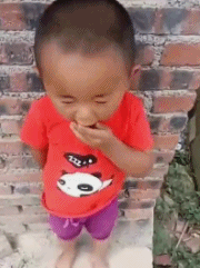 |搞笑GIF：今天和女朋友出门忘记带药怎么办