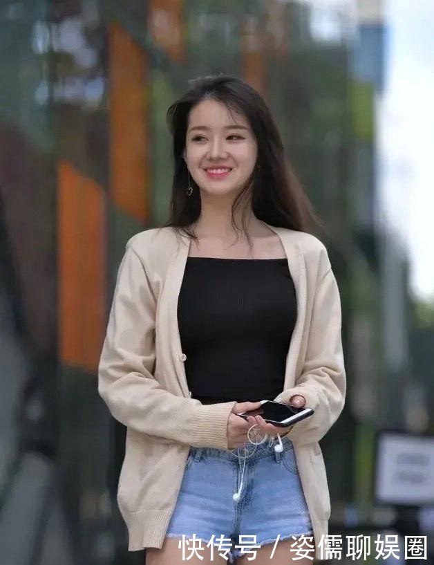 气质|牛仔裤这样的搭配方式,展现时尚大方气质,给人清新自然的感觉