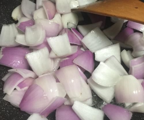 保护血管|炒洋葱加此物,隔天吃一次,保护血管,血管不堵了,胖人越吃越瘦