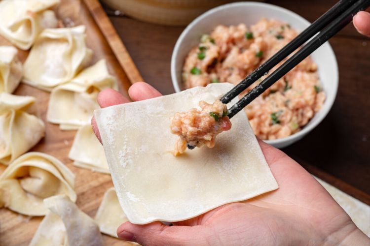 馄饨要想好吃,重点在于调馅,多放1水1油,馅料鲜香又多汁