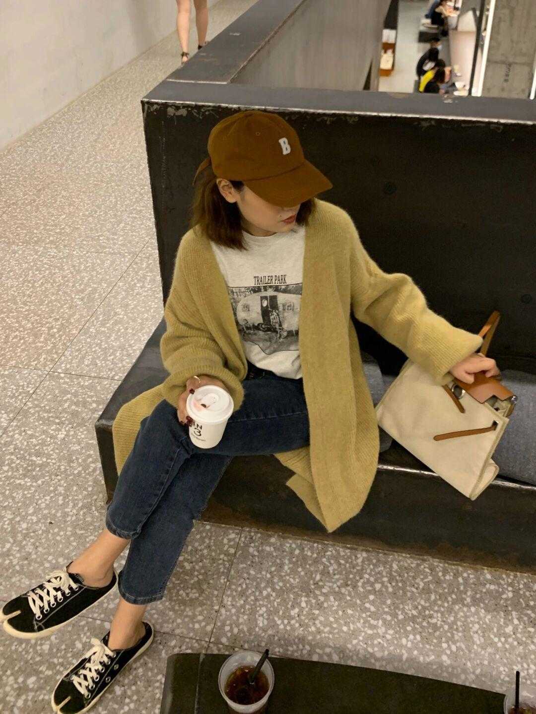 小姐姐 秋冬穿大衣,尽量少配打底裤!搭配半身裙高级又时髦,温柔又优雅