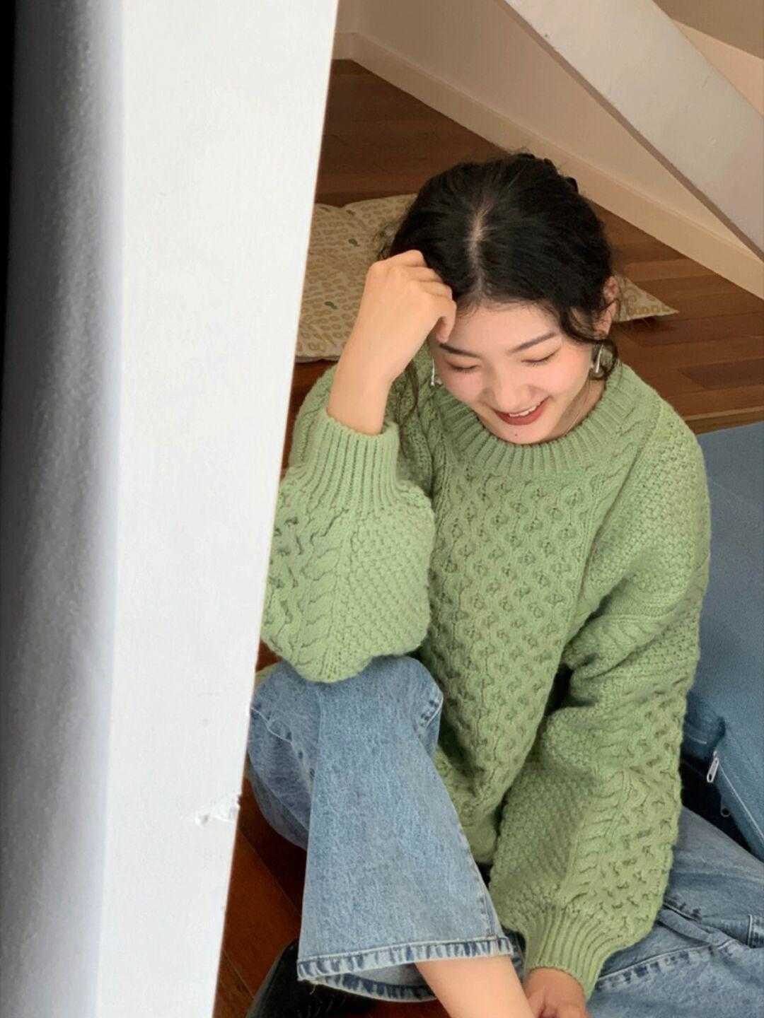 毛衣|冬季套头毛衣这样搭,配大衣更显精神