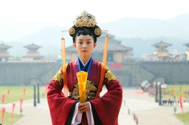 潘嫔&史学家:她才是中国第一位女皇帝,一直女扮男装,把臣民都欺骗了