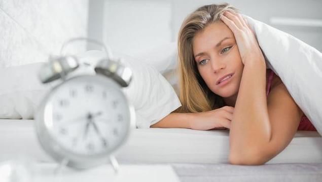 失眠者|失眠还分真假？出现4个情况才是真的失眠，3招可改善状况