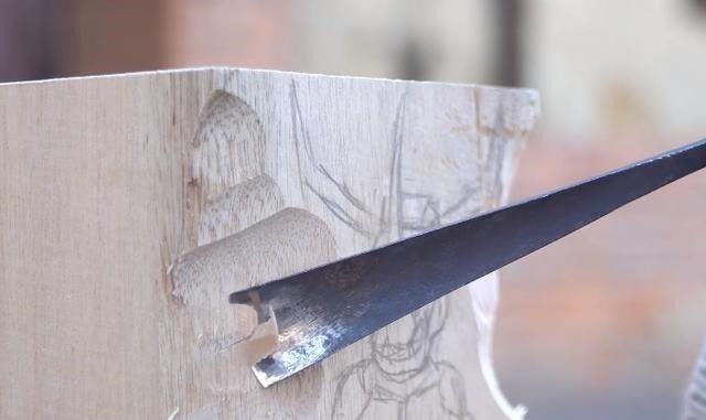 爷爷|72岁爷爷自制“暴龙兽”手办,看手就知道,这位大佬不一般