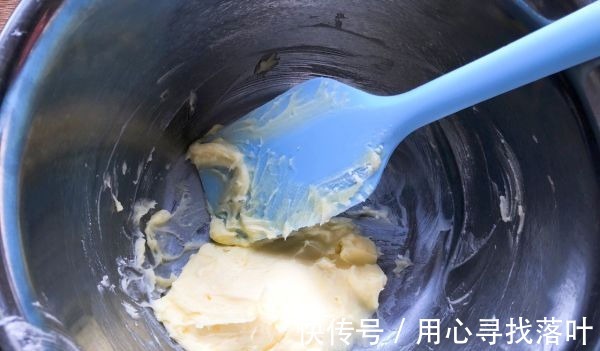 搅拌均匀|不容易翻车的泡芙制作过程,掌握这个技巧,做出高颜值的摩卡泡芙!